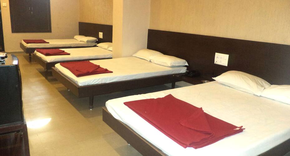 Hotel Garden, Vadodara 4